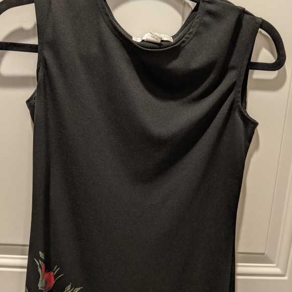 Flattering and floral - Picture 3 of 7